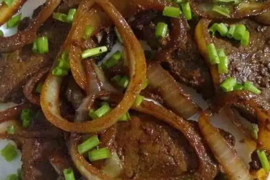 Receita de bifes de fígado acebolado com truques para ficar macio e delicioso