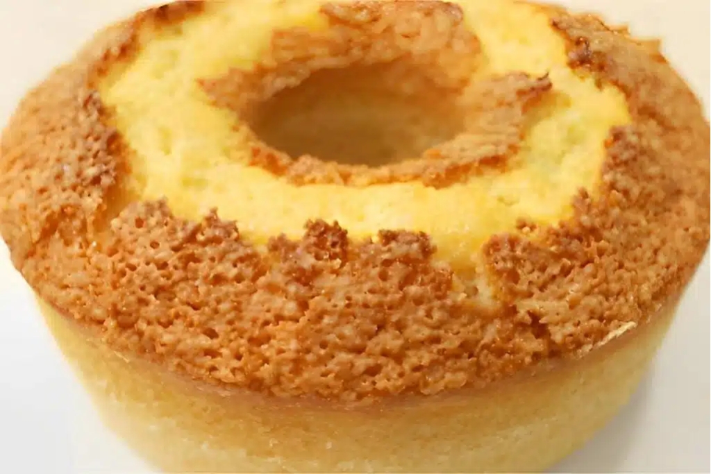 Bolo de tapioca com coco assado no forno, uma delícia perfeito pro seu café ou lanche da tarde