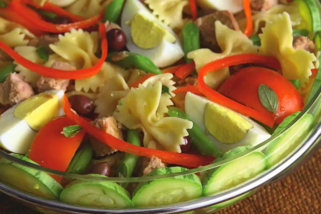 Salada de farfalle com atum, vagem e azeitona! Receita do Rodrigo