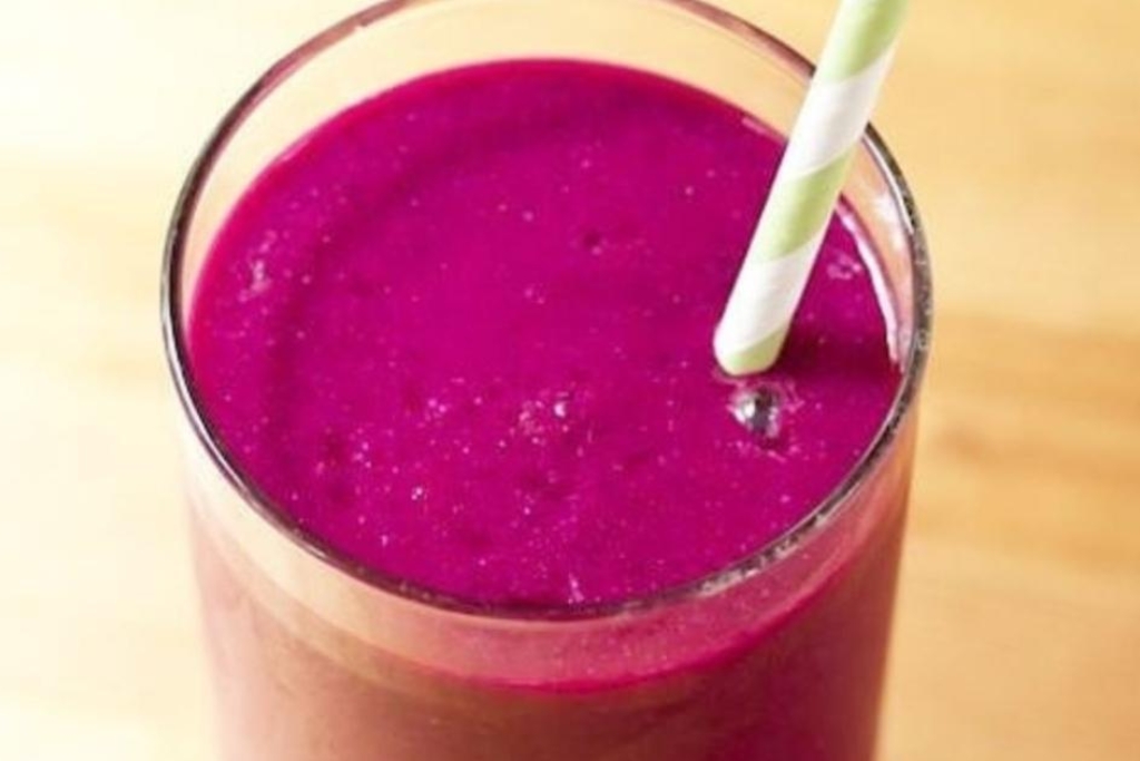 Suco de açaí com banana e laranja refrescante e delicioso