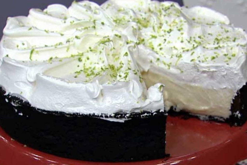 Torta de limão com biscoito negresco, para servir em qualquer ocasião